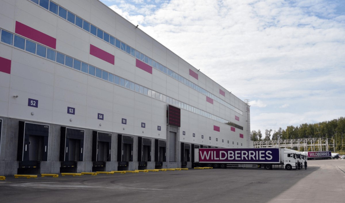 Wildberries с 1 ноября 2025 года заморозит размер комиссии за продажу товаров по всем моделям работы на площадке на шесть месяцев С той же даты маркетплейс отменит индекс остатка товаров На введение индекса продавцы жаловались в ФАС vc ru marketplace 2312187