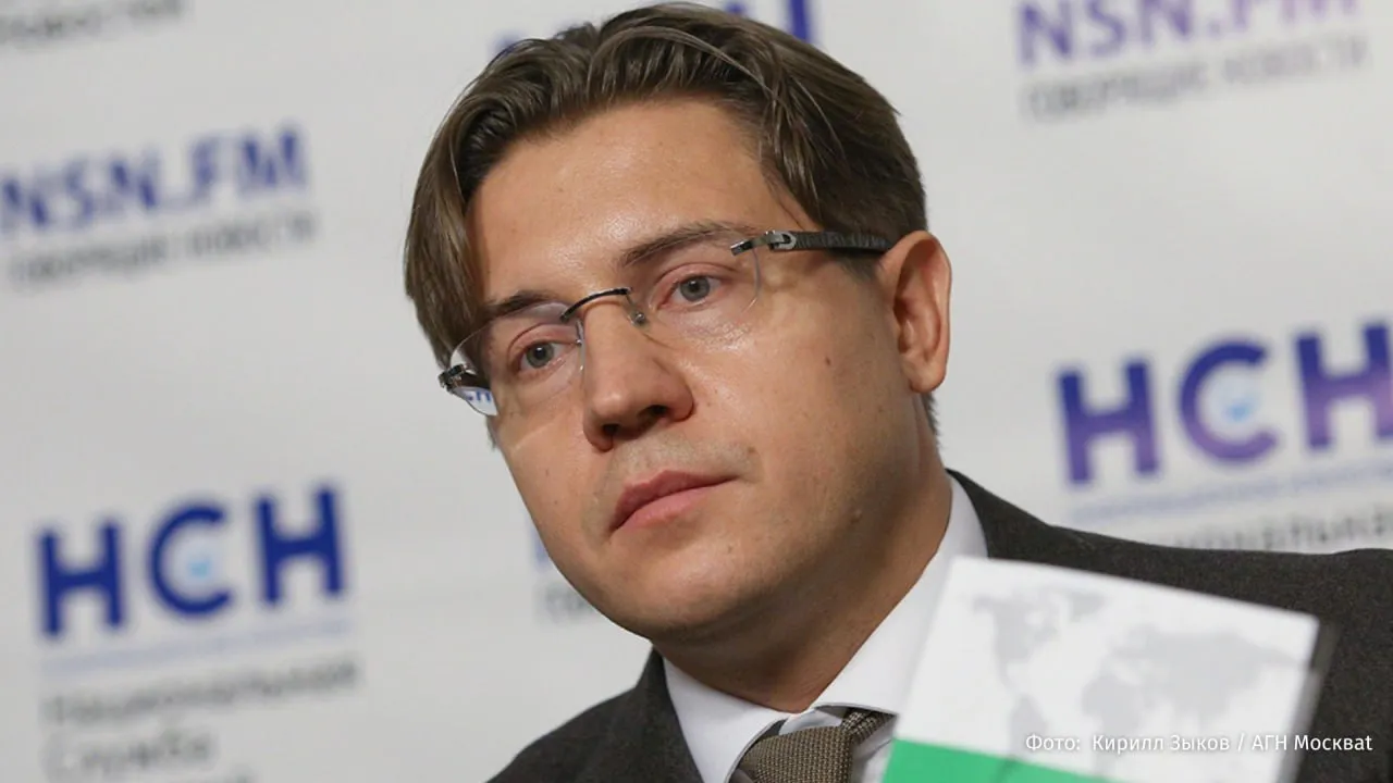 Адвокат Александр Карабанов задержан в Москве по подозрению в мошенничестве в особо крупном размере следует из картотеки суда Решение о заключении адвоката под стражу вступит в силу 13 мая  В разные годы Карабанов представлял интересы семьи полковника Дмитрия Захарченко бизнесмена Умара Джабраилова а также певицы Жанны Фриске Больше новостей IZ RU в MAX