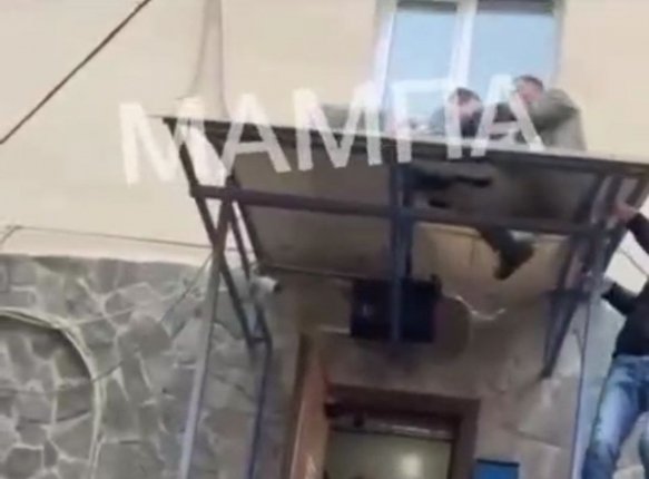 Маленький мальчик выпал из окна четвертого этажа в Приморье 5-летний ребенок приземлился на козырек подъезда Читать подробнее на сайте...
