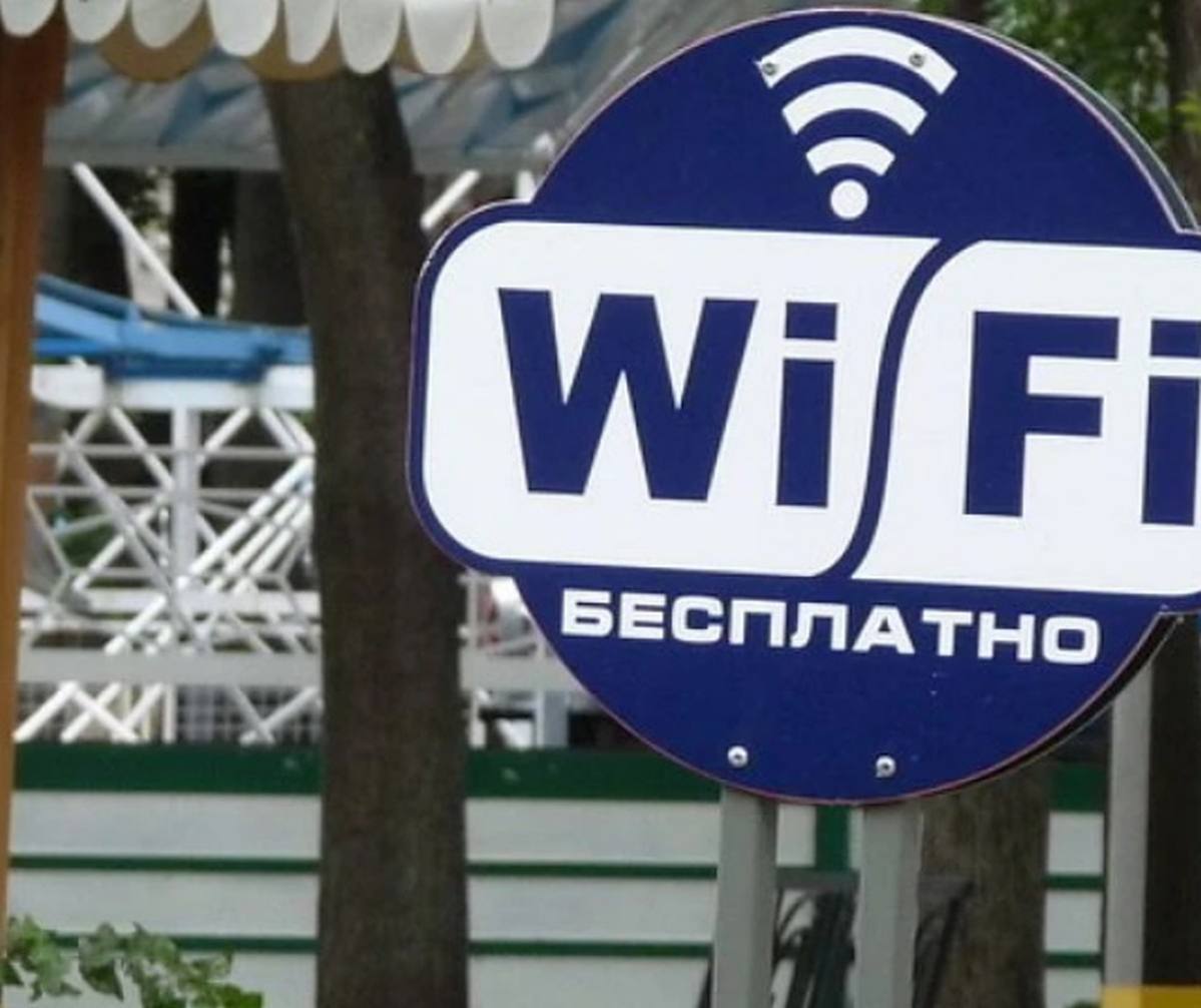 В Томске появятся уличный Wi Fi и умное видеонаблюдение Главный критерий это будут общественные пространства точки притяжения горожан например Новособорная площадь или Лагерный сад где наиболее актуально для людей пользоваться интернетом для навигации вызова такси и не только Уверен это поможет сделать наш город более удобным для всех томичей сказал мэр Томска Также обсуждается установка камер с системой распознавания лиц для контроля за нарушениями на контейнерных площадках и предотвращения вандализма Подписаться на канал   Предложить свою новость
