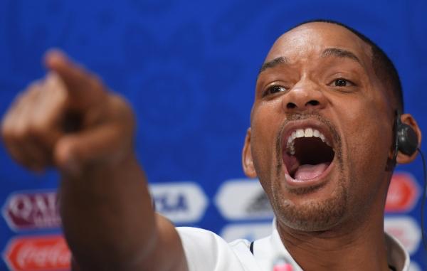 Актёра Уилла Смита обвинили в сексуальных домогательствах Иск в суд Лос Анджелеса подал американский скрипач Брайан Кинг Музыкант утверждает что голливудский артист пытался войти к нему в доверие с целью дальнейшей сексуальной эксплуатации По данным телеканала Fox News актёр убеждал скрипача что между ними установилась особенная связь Как говорится в судебных материалах Уилл Смит использовал иные выражения свидетельствующие о его близости к истцу Подписаться на Говорит Москва Telegram VK MAX