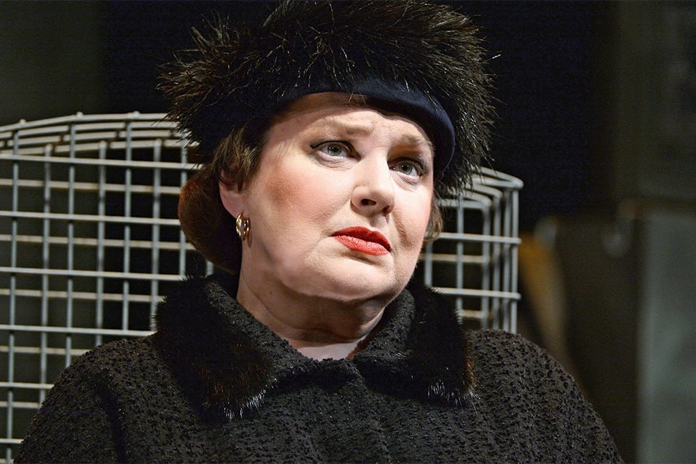 Ушла из жизни заслуженная артистка России Ольга Чиповская сообщили в Театре имени Вахтангова Причина смерти не сообщается Актриса родилась в 1958 году в 1980 м окончила Театральное училище имени Бориса Щукина и тогда же была принята в труппу Театра имени Вахтангова Там ее называют одной из самых ярких актрис своего поколения В 2021 году Ольга Чиповская получила медаль ордена За заслуги перед Отечеством II степени Является матерью известной актрисы Анны Чиповской Подписаться на Российскую газету в Читать нас в MAX