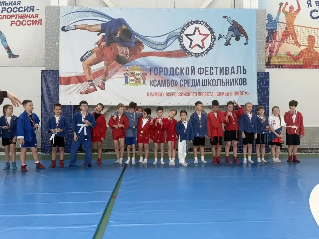 Юные самбисты из школы 109 защитят честь Краснодара на краевом чемпионате На днях юноши и девушки из Прикубанского округа завоевали золото на городском этапе соревнований по самбо Путь к успеху Ребята уже начали подготовку к турниру с лучшими юными бойцами со всей Кубани Следим за их выступлениями и желаем победы Мы в МАХ ВКонтакте