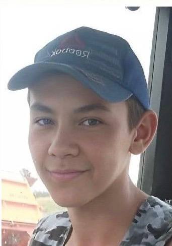 14-летний мальчик пропал в Лискинском районе Никита Абалаков не выходит на связь с 14 мая. Он исчез в селе Старая Хворостань. Приметы: рост 170 см, худощавое телосложение, чёрные волосы, карие глаза. Одежда: зелёная куртка, зелёный комбинезон, чёрные шлёпанцы и синяя кепка. Если вы что-то знаете о местонахождении Никиты, позвоните волонтёрам – 8-800-700-54-52.