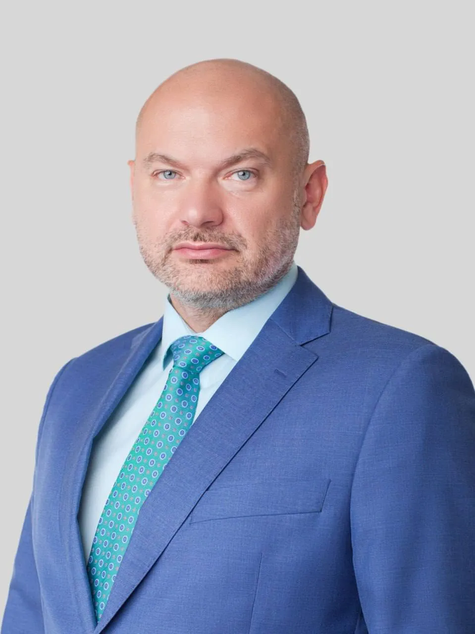 Депутата Александра Дегтева отправили под стражу до 20 мая Об этом сообщает Объединенная пресс служба судов РБ Депутат уфимского горсовета проходит как фигурант по громкому уголовному делу Башспирт Ему инкриминируют присвоение или растрату связанных с арендой помещений Советский районный суд избрал ему меру пресечения в виде заключения под стражу до 20 мая 2026 года Депутат Александр Дегтев является совладельцем многих уфимских компаний в том числе Music Hall 27 Образовательный центр Пушкин Старый кремль УК Целевой капитал Омега Арета и Гастроном 2 Актуальная информация в том числе о беспилотной угрозе всегда с нами в Max Честно говоря ВК MAX подписывайтесь