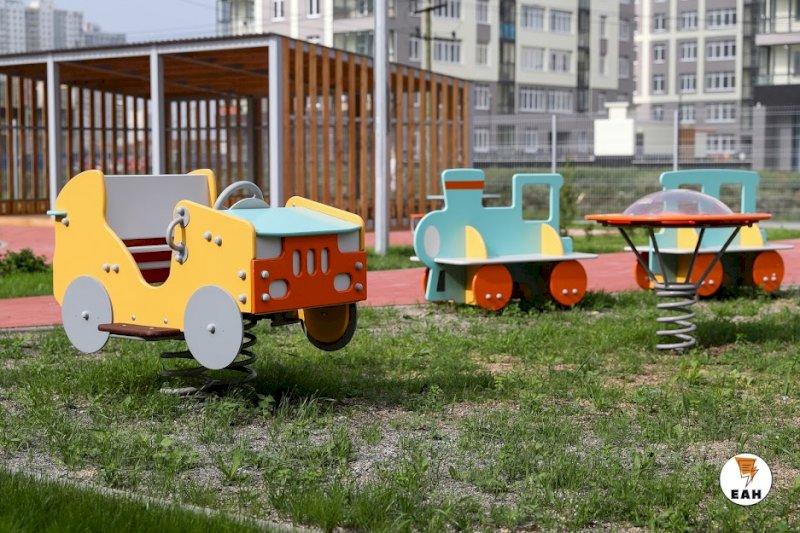 В Челябинске на 25% повысили плату за детские сады Соответствующее распоряжение опубликовано на сайте мэрии. В документе говорится, что с 1 июля за посещение групп полного дня пребывания 12 часов родителям придется отдавать 2 тыс. 790 рублей в месяц. Ранее они платили по 2 тыс. 200 рублей. В группах круглосуточного пребывания цена выросла до 3 тыс. 60 рублей в месяц, кратковременного от 3 до 5 часов в день — до 1 тыс. 380 рублей. Последний раз плату за детсады в Челябинске повышали весной 2022 года.