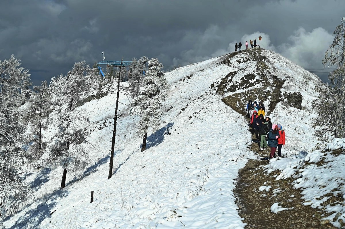 В Челябинской области запустят туристические маршруты для школьников Специальные туристические маршруты для школьников появятся в Челябинской области Об этом рассказала начальник Главного управления координации развития туризма региона Анастасия Понькина в проекте Большая редакция Новая инициатива станет частью федерального проекта который помогает включать экскурсии по родному региону в образовательный процесс Это не просто уроки в классе Это когда учитель вместе со школьниками выезжает по маршруту который заранее продуман нашими туроператорами и включает остановки у ключевых объектов Так школьник познает нашу историю нашу культуру нашу природу и наш туристический потенциал объяснила Анастасия Понькина   t me chgub