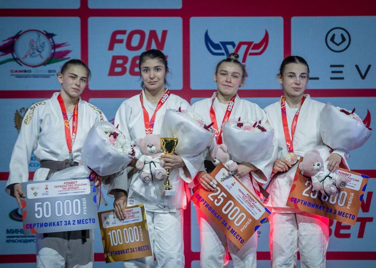 Во второй день Первенства России по дзюдо до 21 года продолжается радовать нас отличными спортивными новостями В весовой категории до 52 кг золотую медаль завоевала спортсменка спортивной школы 1 города Туапсе Ахмедова Патимат Поздравляем Патимат и тренеров Джанболета Нагучева АсланаТуко Заура Шхалахова Желаем удачи нашим спортсменам в завтрашний заключительный день соревнований