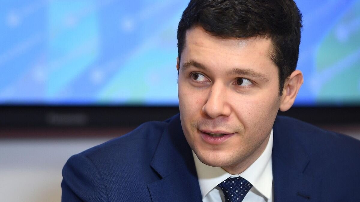 Алиханов сообщил о стабильном интересе стран БРИКС к технологическим решениям РФ Это происходит несмотря на развитие промышленности страны в условиях санкционного давления подчеркнул глава Минпромторга По словам Антона Алиханова в России ежегодно выделяется 900 миллионов рублей в рамках федерального проекта на разработку и производство наиболее востребованных медицинских изделий В интервью РИА Новости на полях Восточного экономического форума он добавил что производители медтехники используют отечественные печатные платы выполняют сборку и тестирование готового изделия а также углубляют локализацию за счёт применения российских материалов и разработки собственного ПО Подпишись на Говорит Москва