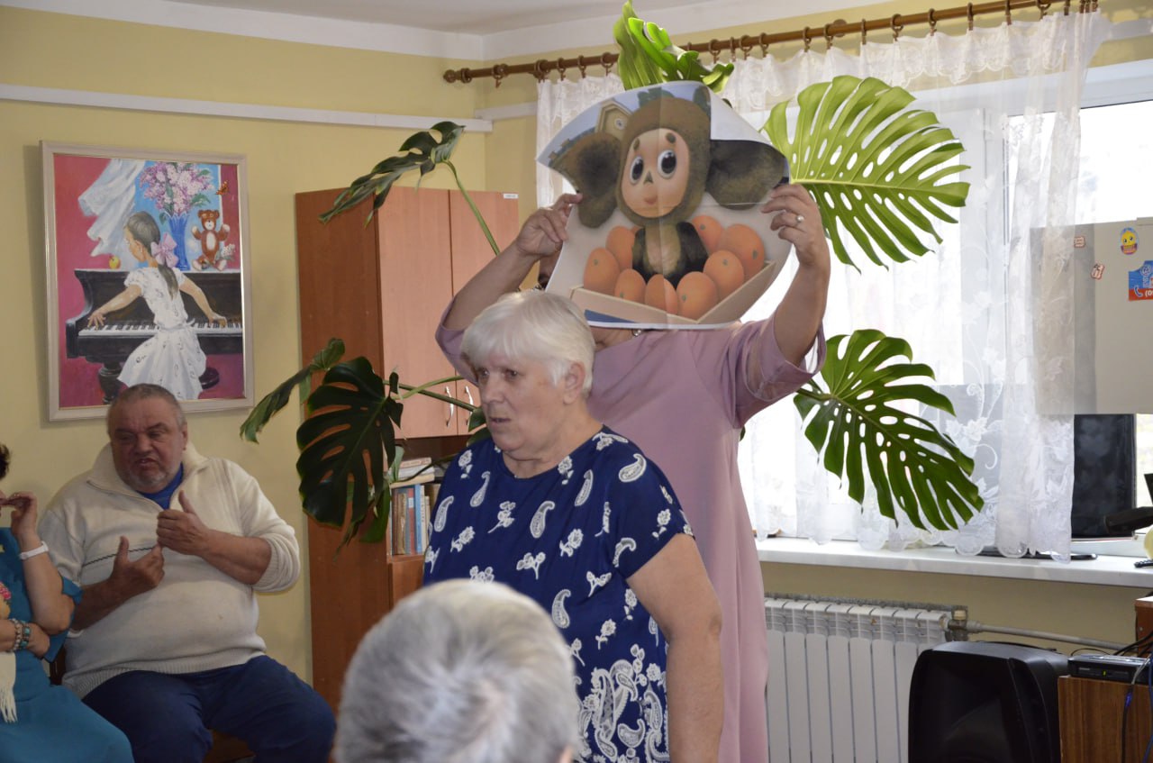 ПЕСНИ МОЕЙ ДУШИ В ПВР состоялся вечер отдыха Песни моей души который подготовили и провели сотрудники Дворца культуры В качестве почетного гостя на концерте присутствовал ветеран СВО рубежанин Басаев Анатолий Николаевич Выступления артистов порадовали всех слушателей Теплые и трогательные концертные номера веселые игры пришлись по душе жителям ПВР В зале не смолкали аплодисменты На лицах широкие улыбки и горящие глаза Зрители подпевали знакомые песни и в завершении программы поблагодарили всех выступающих и высказали пожелание чтобы подобные музыкальные вечера стали доброй традицией Я буду рад новым встречам с вами приглашайте почаще выразил пожелание ветеран боевых действий Басаев А Н