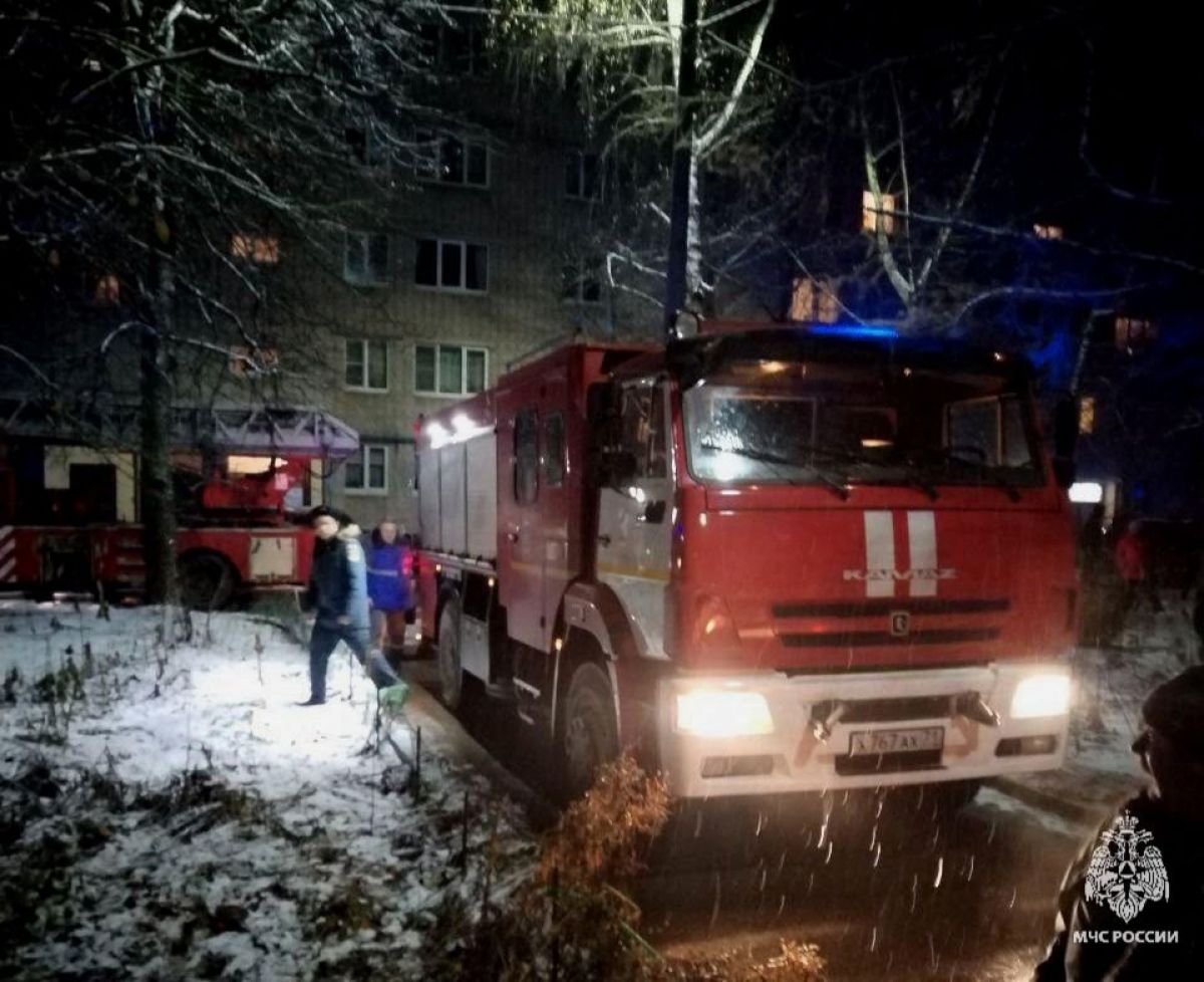 Тульские спасатели потушили пожар в многоквартирном доме     Тульские спасатели потушили пожар в многоквартирном доме на улице Комсомольской. Об этом сообщает пресс-служба регионального МЧС.  ↗  Прислать новость   Подписаться