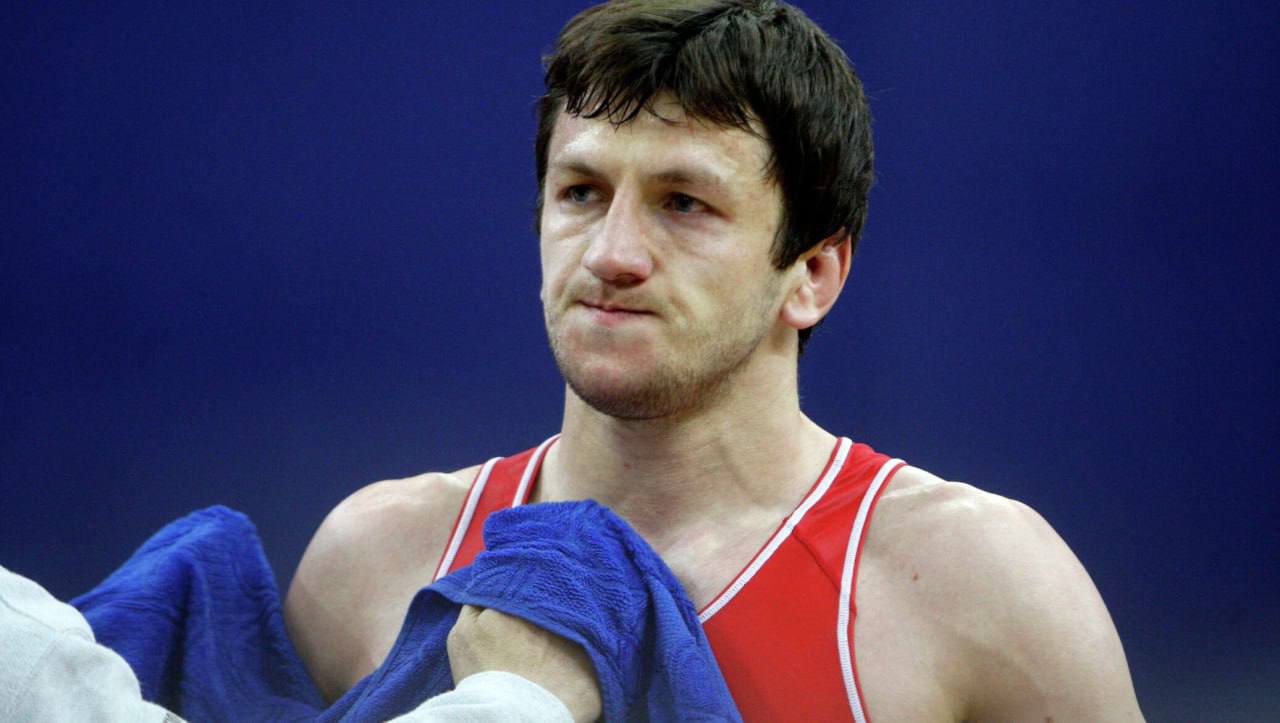 ФСБР рекомендовала Дениса Царгуша на пост тренера сборной по вольной борьбе Исполком Федерации спортивной борьбы России ФСБР предложит министерству спорта РФ кандидатуру Дениса Царгуша на должность главного тренера сборной России по вольной борьбе, сообщил президент ФСБР Михаил Мамиашвили. «В связи с тем, что Хаджимурат Гацалов временно отстранен, исполком ФСБР единогласно предложил кандидатуру Дениса Царгуша на должность главного тренера. Соответствующие документы будут направлены в Центр спортивной подготовки сборных команд России», — приводятся слова Мамиашвлии на сайте федерации. Бронзовый призер Олимпийских игр 2012 года, трехкратный чемпион мира Денис Царгуш в настоящий момент является старшим тренером сборной России по вольной борьбе. Крылья
