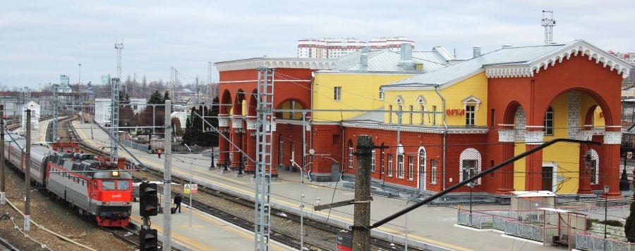 Перевозки пассажиров поездами дальнего следования в Орловской области выросли на 5% в январе-ноябре  В январе-ноябре 2024 года в Орловской области в дальнем следовании перевезено 576,4 тыс. пассажиров, что на 5% больше показателя аналогичного периода прошлого года. Самыми востребованными были рейсы из Орла в Москву, Санкт-Петербург, Анапу, Адлер и Кисловодск.