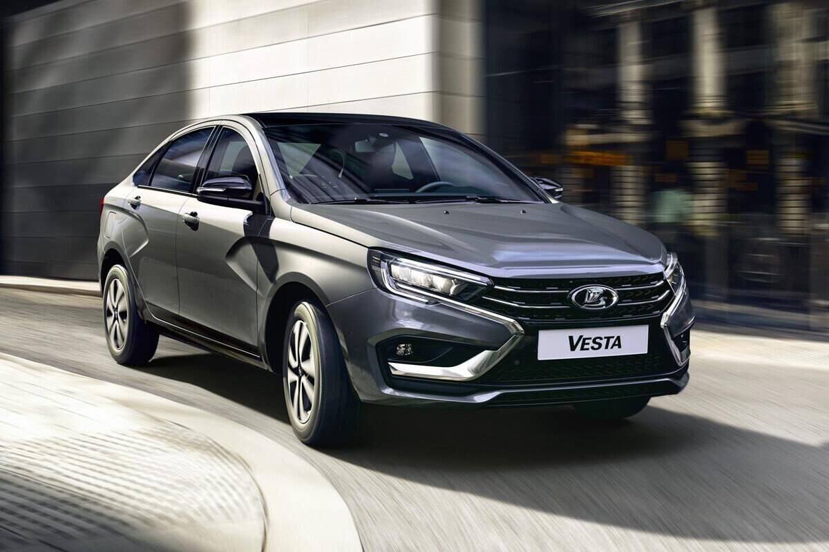 В 2025 году Lada Vesta получит новые для неё опции  У этой модели будет ключ-карта, климат-контроль и амбиентная подсветка.  Главное, что подсветка будет