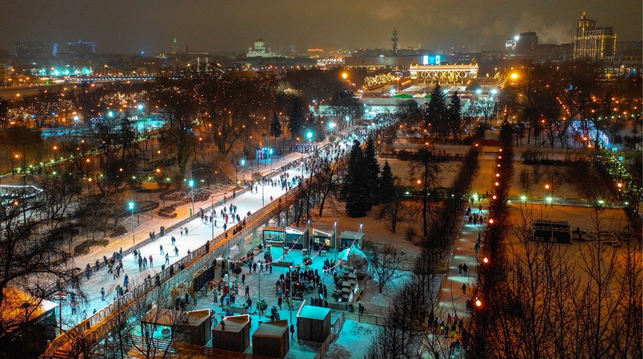 В Парке Горького и в «Сокольниках» закрылись катки.