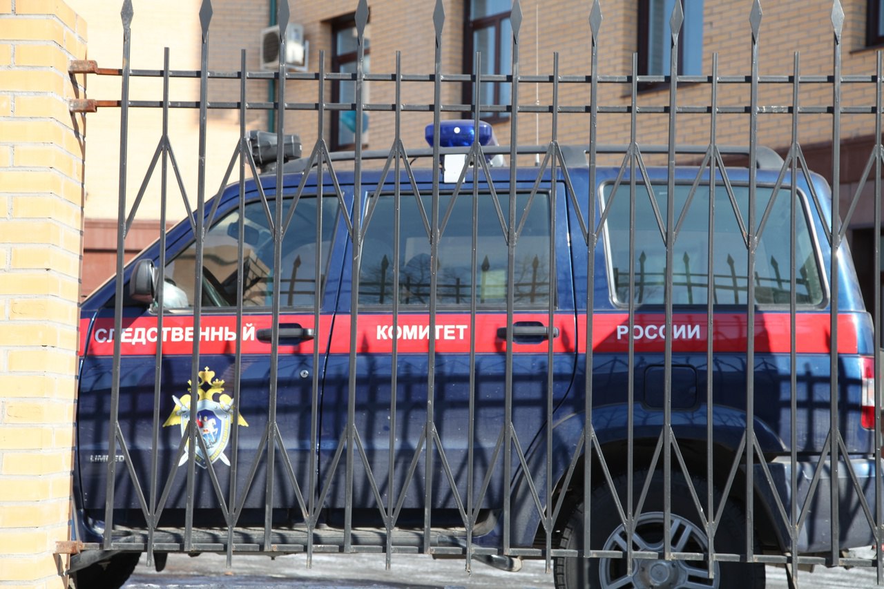 В Бурятии вынесли приговор жительнице Гусиноозерска, признанной виновной в истязании несовершеннолетних и особо крупном мошенничестве. Об этом 12 мая сообщили в следкоме республики. По данным ведомства, женщина была опекуном нескольких детей, которые остались без попечения родителей. Троих она систематически избивала и применяла иное насилие за мелкие проступки. Это продолжалось с июня 2022 года по декабрь 2023-го. Подробнее – на Бабре #бурятия