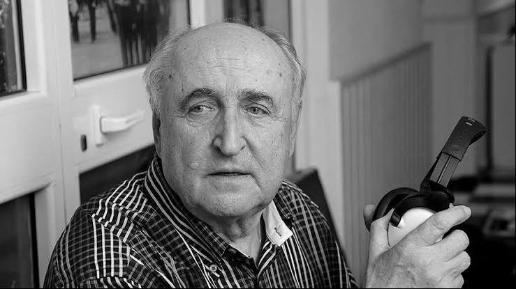 В возрасте 92 лет скончался советский и российский режиссер Валерий Усков сообщил Союз кинематографистов России Валерий Усков с 1964 года работал режиссером постановщиком киностудии Мосфильм Совместно с Владимиром Краснопольским снял множество фильмов и сериалов в том числе Тени исчезают в полдень Вечный зов Таежный десант Стюардесса и другие