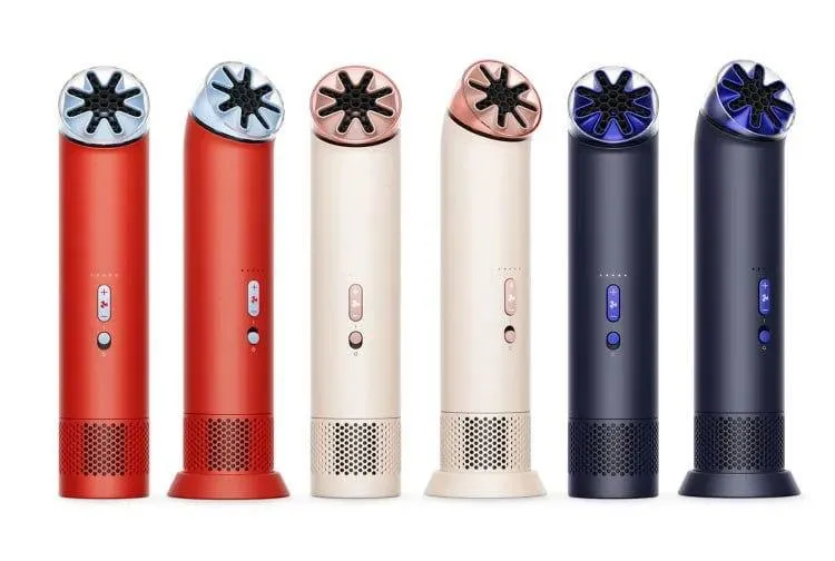 Dyson готовы к жаркому лету фирма выпустила ручной вентилятор HushJet Mini Cool весит 200 граммов разгоняет воздушный поток до 25 м с работает без подзарядки до 6 часов и у него нет лопастей Цена новинки около 8 тысяч рублей veraafanasyeva
