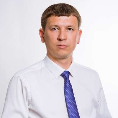 Глава Нытвенского района подал прошение об отставке. О том, что Ринат Хаертдинов написал заявление о сложении полномочий, сообщает газета «Звезда». Исполнять обязанности муниципального главы будет его заместитель Александр Попов. Депутаты местной думы рассмотрят прошение 20 августа. Хаертдинов руководит районом десять лет, он один из самых молодых глав. В июне в Уральском прошли митинги за отставку главы. По итогам митинга было принято решение начать подготовку референдума по его отставке. Фото: сайт ЕР