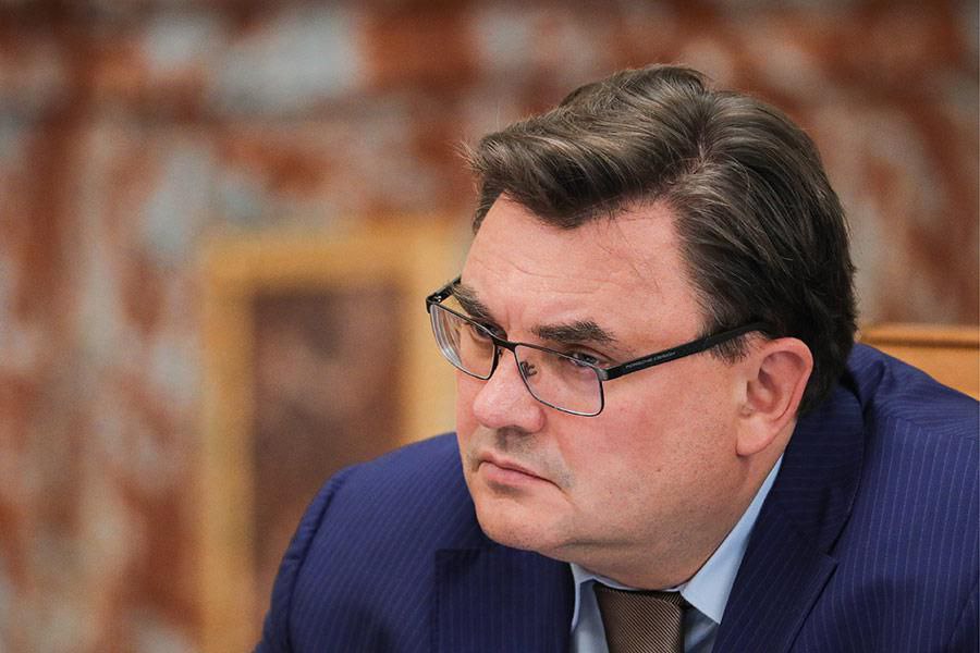 Министр юстиции РФ предложил обсудить возможность освобождения от уголовной ответственности в случае, если человек защищал нравственные ценности Константин Чуйченко напомнил, что сейчас существует два основания для освобождения от уголовного наказания: если человек действовал при крайней необходимости или при необходимой обороне. «А если он защищал нравственные ценности? Ни у кого же не возникает вопросов, например, вот, сейчас заходили националисты в Курскую область, многие местные жители защищали своих близких, свое имущество и, естественно, убивали», — приводит слова министра РИА. Это Борус