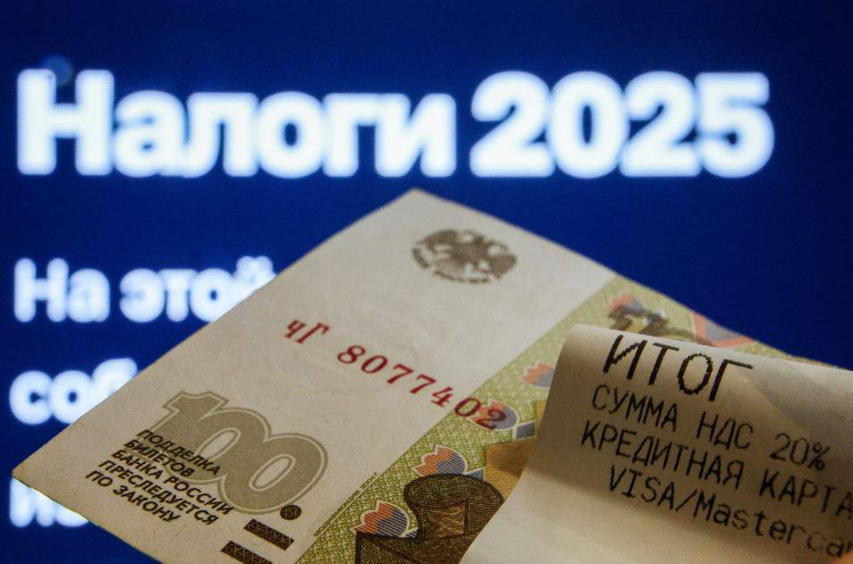 В ЦБ ждут что основной эффект от повышения НДС на инфляцию проявится в январе сообщил Интерфакс со ссылкой на слова советника председателя Банка России Кирилла Тремасова Вклад ожидаемого повышения НДС в инфляцию ЦБ оценивает в пределах 0 8 процентного пункта Тремасов отметил что согласно среднесрочному макроэкономическому прогнозу ключевая ставка на декабрьском заседании может быть как снижена на 0 5 процентного пункта так и оставлена без изменений Сейчас она составляет 16 5