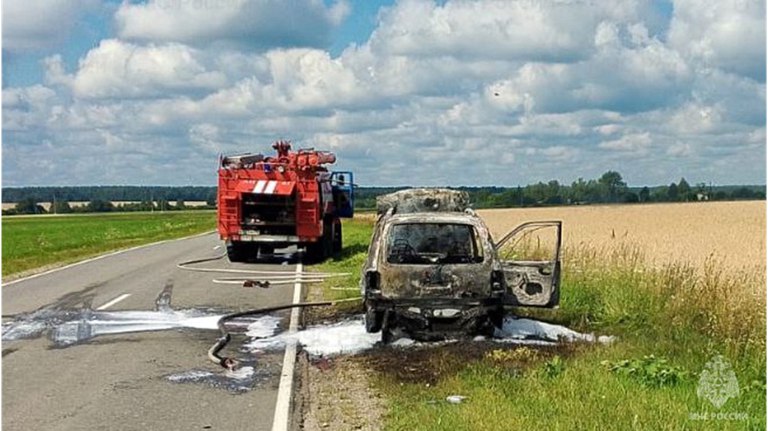 В Брасовском районе загорелся автомобиль Пожар был ликвидирован, его причину установит дознаватель МЧС России. ƃℾ подписаться прислать новость