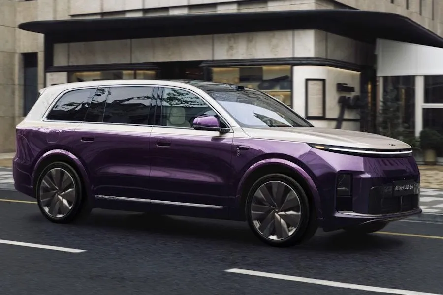 Гибридный кроссовер Li Auto L9 нового поколения будет официально продаваться в России У модели впервые появится специальная экспортная версия с возможностью регистрации мастер аккаунта по e mail европейским зарядным разъёмом CCS2 и навигацией с использованием локальных карт отметили в российском представительстве марки Этот канал можно читать в МАХ