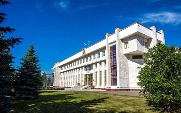 Башкирия предложила упростить согласование зон охраны объектов наследия  Госсобрание Башкирии внесло в Госдуму проект поправок в закон «Об объектах культурного наследия  памятниках истории и культуры  РФ». Региональные депутаты предлагают упростить процедуру согласования установления и изменения зон охраны объектов культурного наследия.  Сейчас решения об установлении и изменении зон охраны объектов наследия регионального и местного значения принимаются по согласованию с Минкультуры России. Депутаты Башкирии предлагают наделить правом принятия решений по объектам наследия регионального и муниципального значения или объединенной зоны охраны таких объектов органы государственной власти субъектов страны.     РБК-УФА