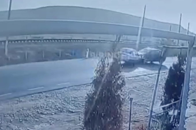 В Сурхандарьинской области в результате столкновения двух автомобилей погиб один человек В Кумкурганском районе Сурхандарьинской области произошла дорожная авария с участием автомобилей Cobalt и Nexia 2 Об этом сообщили в областном управлении безопасности дорожного движения Подробнее anhor uz news surhandaria anhoruz Новости события мнения Мобильное приложение IOS Android