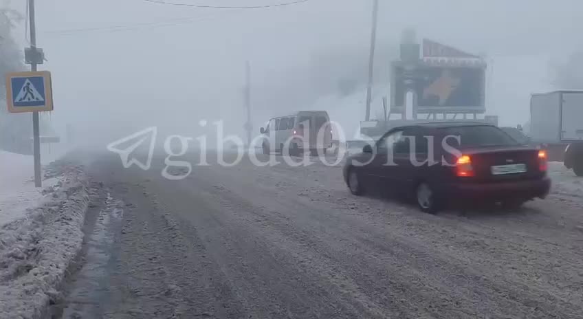 Снегопад и лавины парализовали движение в Дагестане