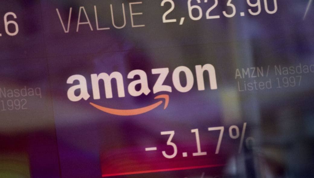 Amazon может объявить об увольнении до 15 тысяч сотрудников в ближайший вторник передает агентство Рейтер со ссылкой на источники Ранее компания уже сократила 14 тысяч рабочих мест В октябре Рейтер сообщал о планах Amazon провести крупнейший за три года раунд сокращений под который подпадет до 30 тысяч корпоративных сотрудников