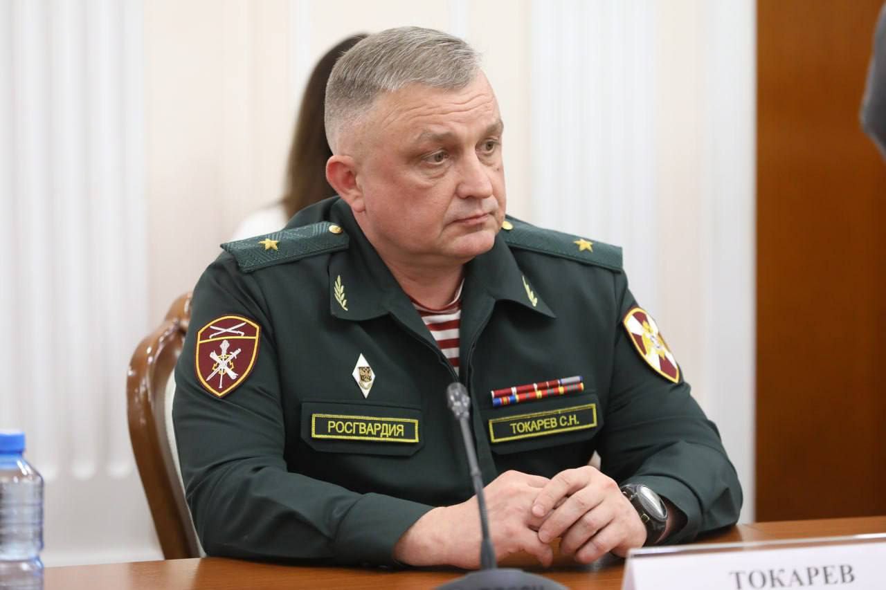 В Краснодарском крае назначен новый начальник регионального управления Росгвардии Его возглавил Сергей Токарев Ранее он занимал должность заместителя руководителя данного ведомства Предшественник Токарева Александр Решетников продолжит службу в иной должности в другом субъекте страны пресс служба администрации Краснодарского края Радио 104FМ Новая Россия