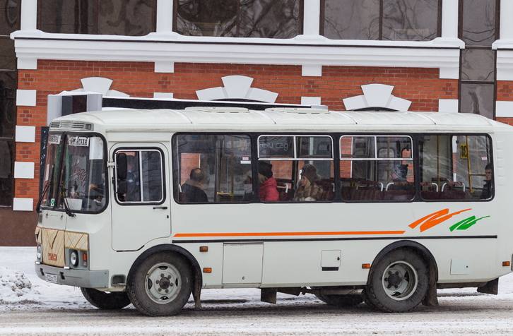 Автобусного маршрута №8/9 в Томске больше нет  Департамент городского хозяйства ищет нового перевозчика для маршрута 8/9. Предыдущий отказался работать из-за низкой рентабельности и нехватки водителей. В мэрии заявили, что департамент делает все возможное, чтобы найти нового перевозчика и восстановить работу маршрута.