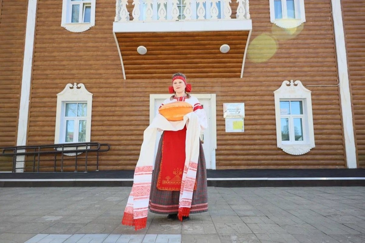 В Ленинградской области будут проводить свадьбы по вепсским традициям Обрядовую часть возьмет на себя Вепсский центр фольклора, который начал принимать заявки на выездную регистрацию браков. Заявление нужно подавать в Подпорожский ЗАГС.