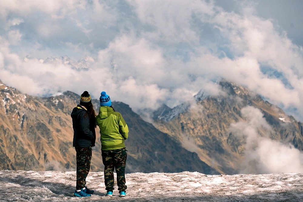 Дмитрий Чернышенко сообщил о росте числа турпоездок по России на 5 Речь идёт о данных полученных за 11 месяцев 2025 го которые сравнивались с аналогичным периодом прошлого года Показатель составил 82 9 млн поездок уточнил вице премьер Наиболее популярными направлениями за это время стали Сибирь юг и северо запад нашей страны Увеличению турпотока способствуют инструменты нацпроекта Туризм и гостеприимство Это приближает нас к цели поставленной президентом обеспечить к 2030 году рост доли туризма в ВВП страны до 5 и числа туристических поездок до 140 млн отметил Чернышенко В аппарате вице премьера добавили что за 11 месяцев текущего года традиционно наибольшее количество туристических поездок зафиксировано в Москву Краснодарский край и Санкт Петербург В топ 10 также вошли Московская область Татарстан Крым Свердловская область Ставропольский край а также Тюменская и Ростовская области Подписаться на Говорит Москва Telegram VK MAX