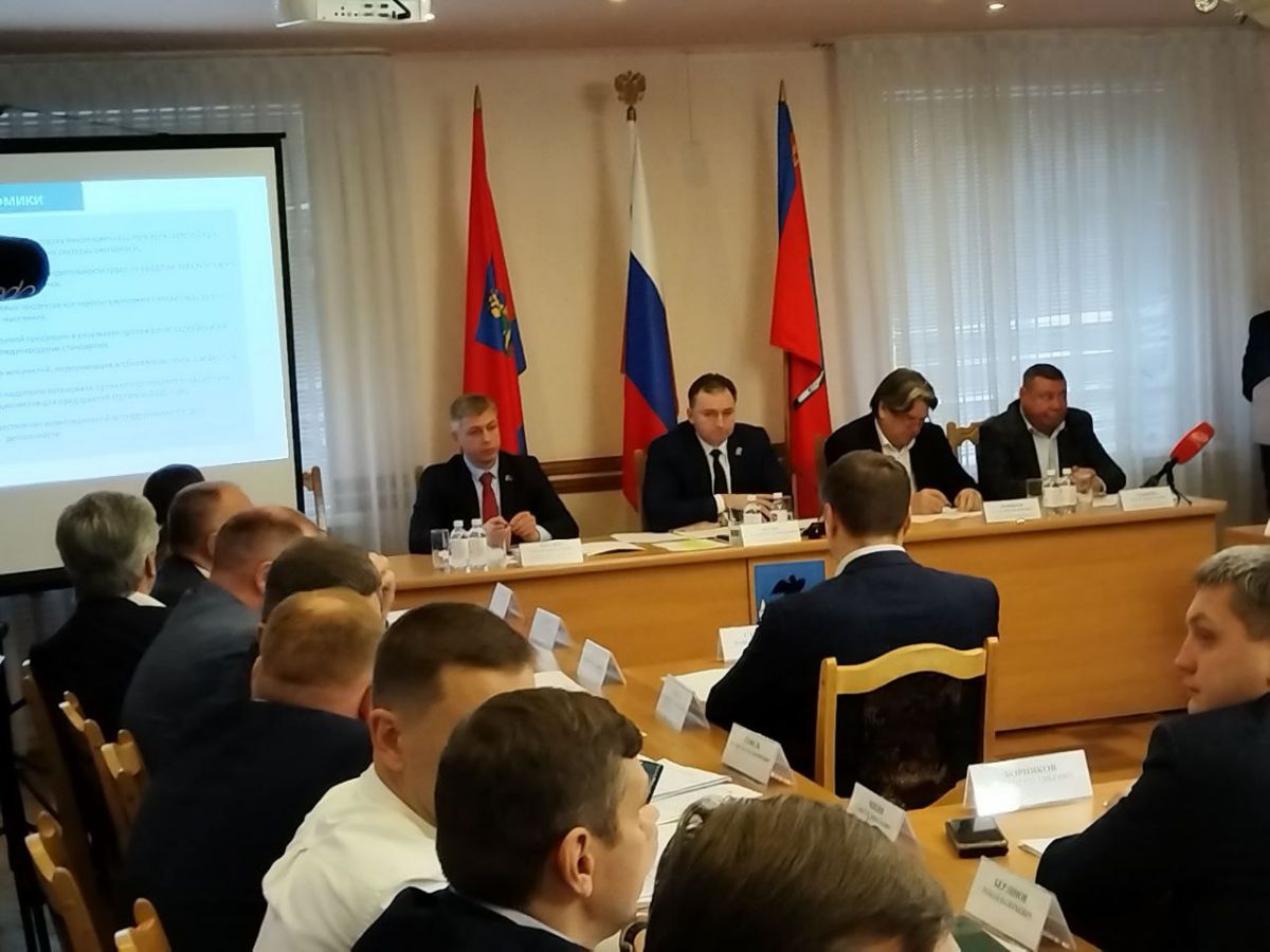 На перевыборах Парахина включили скандальную аудиозапись   newsorel ru fn 1747201 html Областной депутат Игорь Рыбаков специально пропустил первую часть сессии чтобы выступить в горсовете Он заявил что не хотел бы чтобы Юрий Парахин снова стал мэром города а также усомнился в его моральном облике   Прислать новость Подписаться