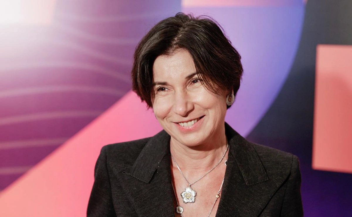 Президент России Владимир Путин подписал указ о присвоении рангов чрезвычайного и полномочного посла главе диппредставительства РФ на Маврикии Ираде Зейналовой и послу МИД РФ по особым поручениям старшему должностному лицу в АТЭС Марату Бердыеву Документ опубликован на официальном портале правовой информации Дипломатические ранги чрезвычайного и полномочного посла присвоены также послу России в Малайзии Наилю Латыпову и директору департамента многостороннего сотрудничества по правам человека МИД РФ Григорию Лукьянцеву ruoxuaz ИрадаЗейналова ВладимирПутин присвоениерангов   Новости Азербайджана Написать нам