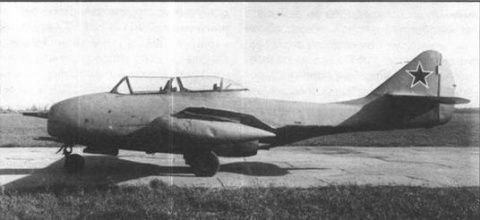 31 января 1947 года состоялся первый полет УТИ МиГ 9 Первый экземпляр учебно тренировочного самолёта ТФ 1 был завершен в производстве в декабре 1946 года 31 января 1947 года лётчик испытатель В Н Юганов впервые поднял ТФ 1 в воздух Заводские испытания продолжились до 28 марта а с 11 апреля по 2 июня самолёт проходил государственные испытания в ГК НИИ ВВС Госиспытания самолёт не прошёл главной причиной стал плохой обзор из инструкторской кабины что делало ТФ 1 непригодным для использования в качестве УТС