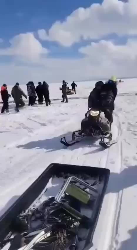 Эвакуация рыбаков в Стародубском и Лесном из-за трещин на льду