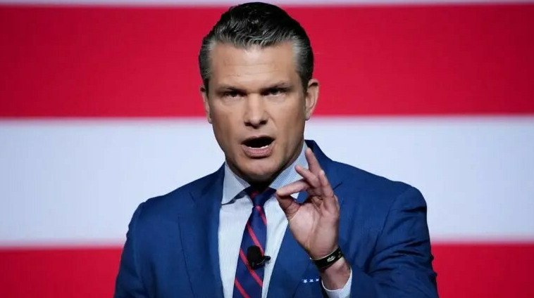 New York Times подала в суд на Пентагон из за ограничений для журналистов The New York Times требует через суд отменить правила Пентагона которые ограничивают передвижение журналистов по ведомству и их общение с военными чиновниками передает ArbatMedia Прислать новость