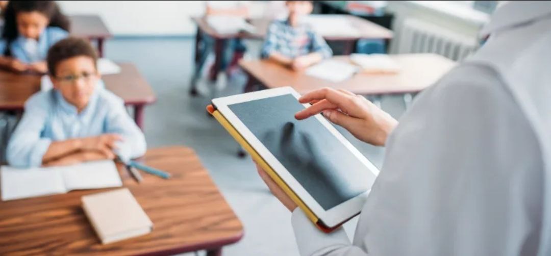 Учителя в регионах получат планшеты чтобы работать с электронными журналами Это следует из постановления правительства