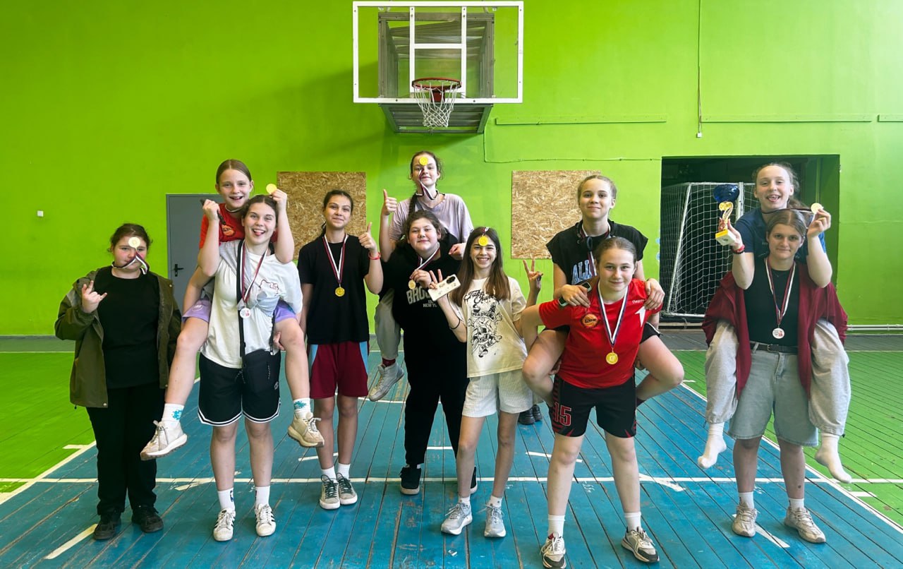 Великолучанки, воспитанницы спортшколы «Экспресс» 2010-2012 годов рождения выиграли открытый турнир по баскетболу «Победа», посвящённый 80-летию Победы в Великой Отечественной войне Состязания прошли в Ржеве с 23 по 25 мая. Всего в соревнованиях приняли участие пять команд из Великих Лук, Серпухова, Ржева, Твери и Новомосковска. Великолучанки заняли первое место, на втором – баскетболистки из Серпухова, на третьем – спортсменки из Ржева. Лучшим игроком в составе «Экспресса» признали Полину Онищенко. Тренирует команду Евгения Егорова.