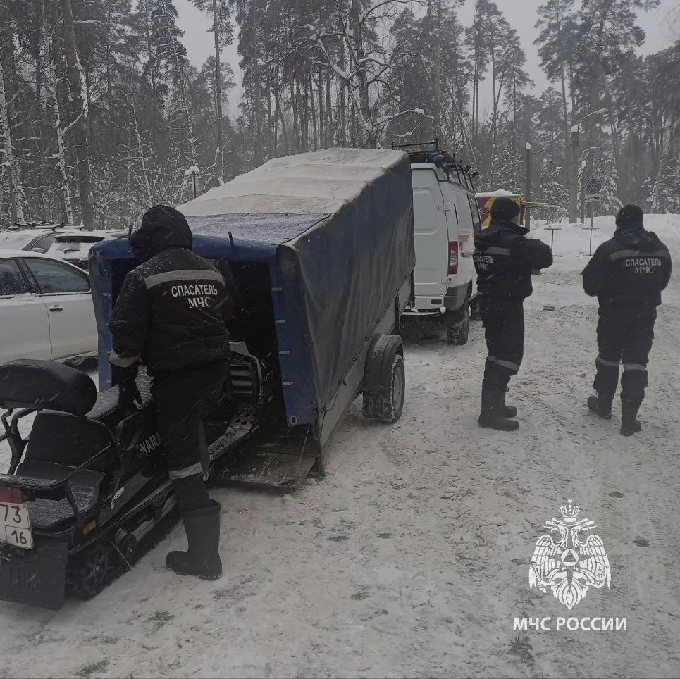 Лыжницу с Альцгеймером спасли из леса в Казани Пенсионерка каталась на лыжах около озера Лебяжье но потерялась На место вызвали спасателей которые обнаружили 74 летнюю женщину недалеко от ЖК Залесный Сити и передали родственникам   Вечерка в MAX в Telegram