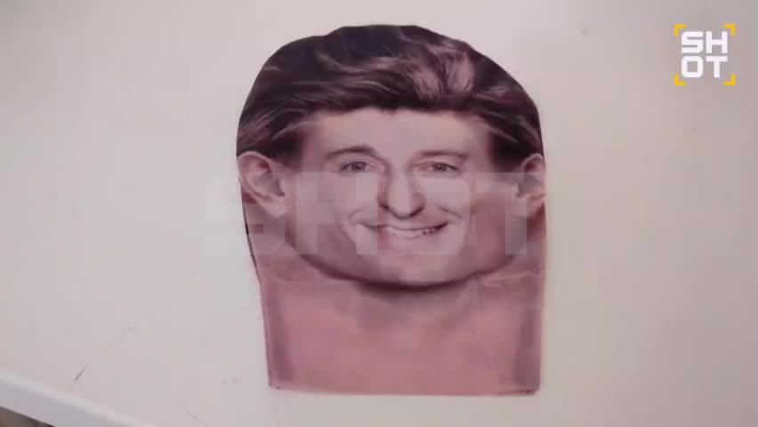 Сергей Безруков подает иск к предпринимателю за использование своего изображения на масках