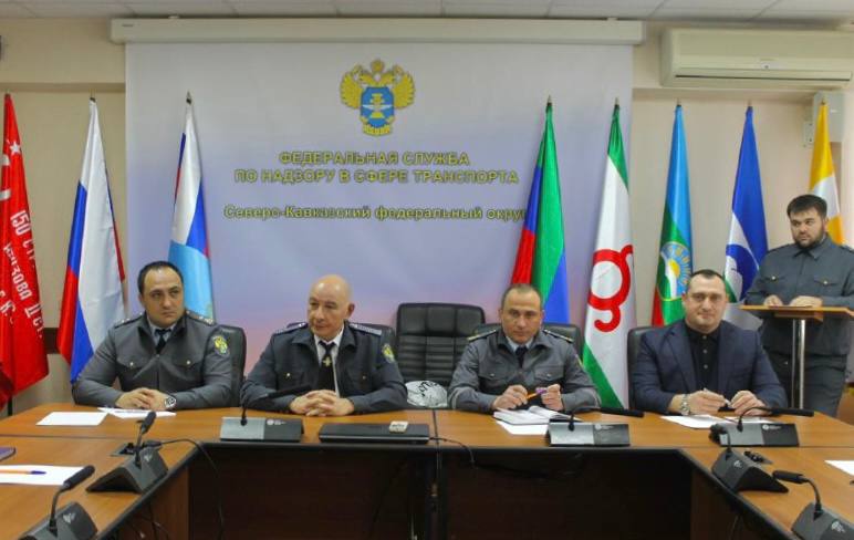 Помнить о героях нашей Родины В Территориальном отделе государственного автодорожного надзора по КБР МТУ Ространснадзора по СКФО состоялось мероприятие приуроченное ко Дню Героев Отечества Сотрудники отдела подготовили и зачитали информационные сообщения о Дне Героев Отечества затем состоялось обсуждение этой темы Подробнее здесь