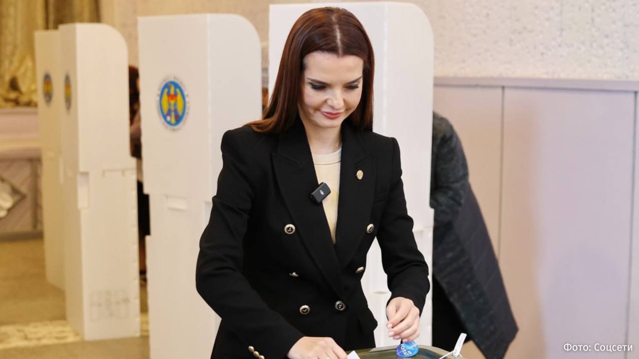Глава Гагаузской автономии Евгения Гуцул призвала молдаван голосовать на выборах против милитаризации и рабства через внешнее управление Мы должны сказать твёрдое НЕТ рабству через внешнее управление бесконечным кредитам обременяющим будущие поколения милитаризации которая втягивает нашу страну в чужие конфликты Наш голос это наш мир наша свобода наш суверенитет написала Гуцул По словам главы Гагаузии гражданам необходимо проголосовать за достойную жизнь за мирное и социально справедливое государство за традиционные ценности и национальное единство  5 августа Гуцул приговорили к 7 годам тюрьмы по делу о финансировании партии Шор Глава Гагаузии категорически отвергает все обвинения Она называет дело политическим и связывает его с парламентскими выборами Адвокаты обжаловали приговор в апелляционном суде Защита настаивает на освобождении и полном оправдании Гуцул Больше новостей тут МАХ Отправить новость