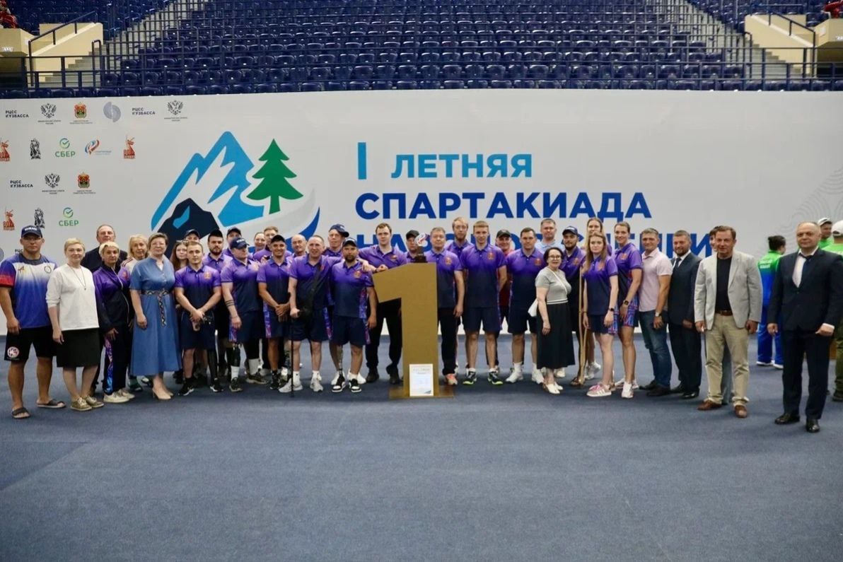 Ветераны СВО из Кузбасса успешно выступили на Всесибирской спартакиаде, завоевав призовые места. 14 июня, в завершающий день соревнований, состоялись состязания среди ветеранов СВО по пауэрлифтингу, волейболу сидя, настольном теннисе и пулевой стрельбе. Кузбасс представляли 11 участников специальной военной операции. В Кузбассе также проходят различные спортивные мероприятия с участием ветеранов СВО. Сегодня в Кемерове для гимнастов спортивной школы прошла «Зарядка с героем». Ее провел не просто тренер, а настоящий герой – мастер спорта России по боксу, победитель первенства России, ветеран СВО Алексей Артамонов. Он показал ребятам упражнения боксеров, а юные гимнасты продемонстрировали свои разминочные элементы. Алексей Геннадьевич ранее служил в правоохранительных органах, сейчас он ветеран специальной военной операции и участник программы «СВОиГерои. КуZбасс». Подробнее читайте по ссылке.