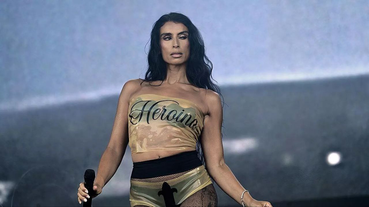 Скандально известная певица иранского происхождения из Нидерландов Sevdaliza не выступит в Армении Об этом организаторы Coca Cola Fest объявили в соцсети Организаторы добавили что скоро объявят имена других артистов которые 30 августа примут участие в Music Fest with Coca Cola 2025 Творчество изобилует кощунственными антихристианскими мотивами в Ереван вызвала волну возмущения в армянском сегменте соцсетей К протесту граждан присоединились и известные блогеры nemesis 2 0 азербайджанагрессор