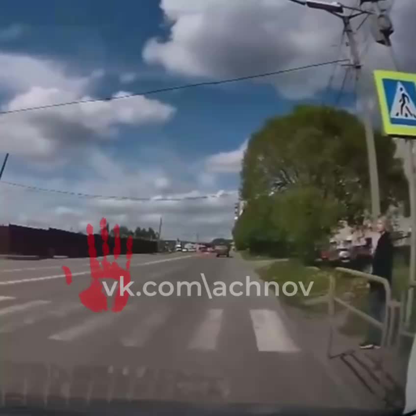 Две девушки пострадали в ДТП на пешеходных переходах в России