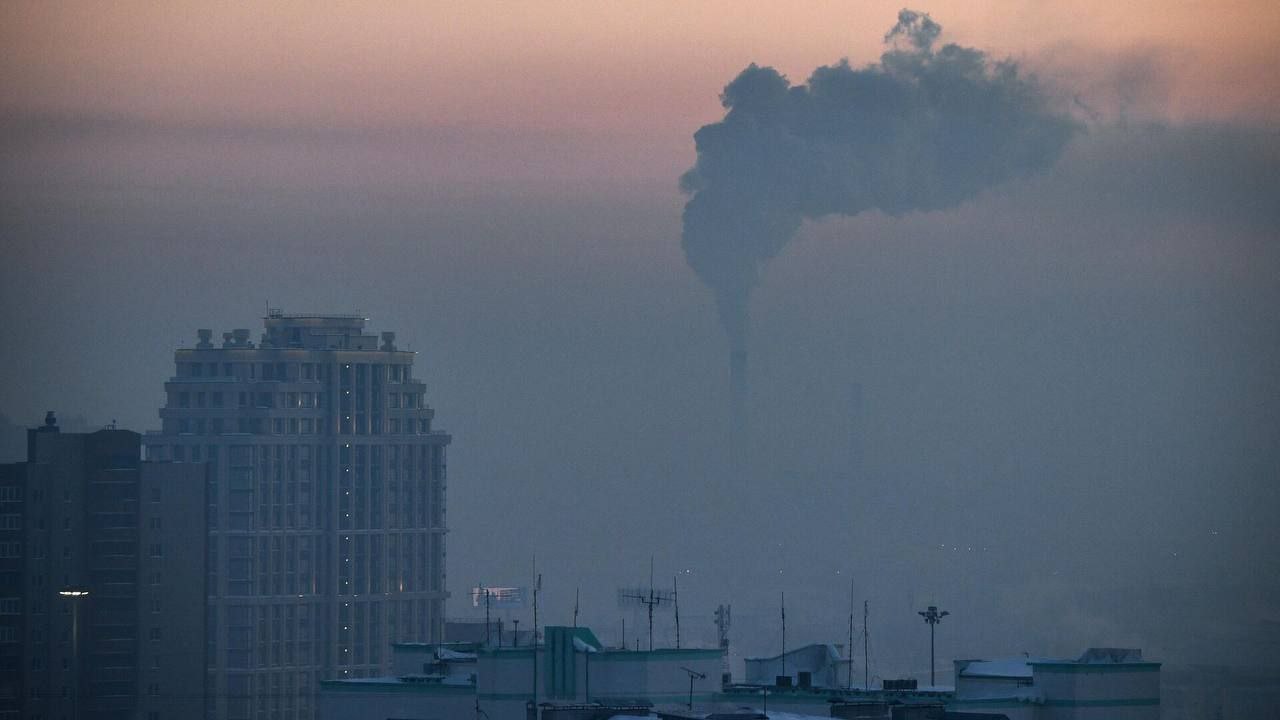 Пять предприятий в Кемерове проигнорировали требования режима НМУ  По данным региональной прокуратуры, это организации, которые занимаются производством пластмасс, сухих бетонных смесей и электрооборудования. Руководителям внесены представления.     Вести-Кузбасс